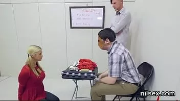 Reproducir Chica traviesa fue tomada en un asilo de ano para un tratamiento doloroso