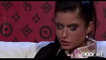 Reproducir Chica con consolador en la garganta y la vagina