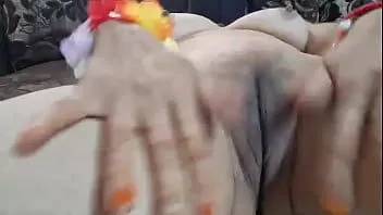 Putar Gadis panggilan Pakistan memanggil pelanggan untuk menidurinya dengan suara urdu yang jernih