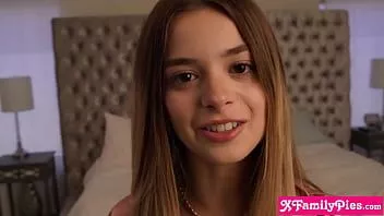 Redare Micuța soră vitregă, adolescentă, Molly, a fost prinsă cotrofând în camera părinților ei vitregi