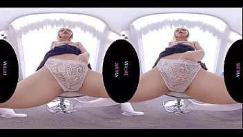 Play Vrallure chloe can pop your cherry!