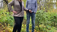 Reproducir El fetiche de orina pública al aire libre de Milf Aleksandr con la madrastra con Elena