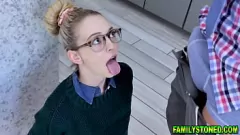 চালান এই তীব্র সৎ বাবা এবং সৎ কন্যার পর্ণোতে জনি ক্যাসেল তার সৎকন্যা লিলি লারিমারকে প্রাধান্য দিচ্ছেন তা দেখুন