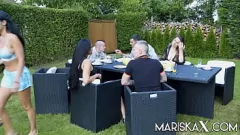 Afspelen MARISKAX en vrienden: wild viertal met Nelly Kent, Tanya Virago en Sam Bourne - anale, deepthroat en dubbele penetratie-actie