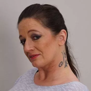 अभिनेता Adrienne Kiss